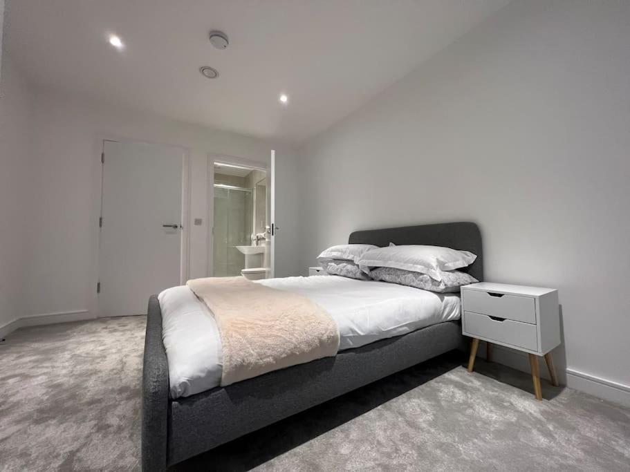 2 Bed Penthouse Style Apartment London Exterior photo