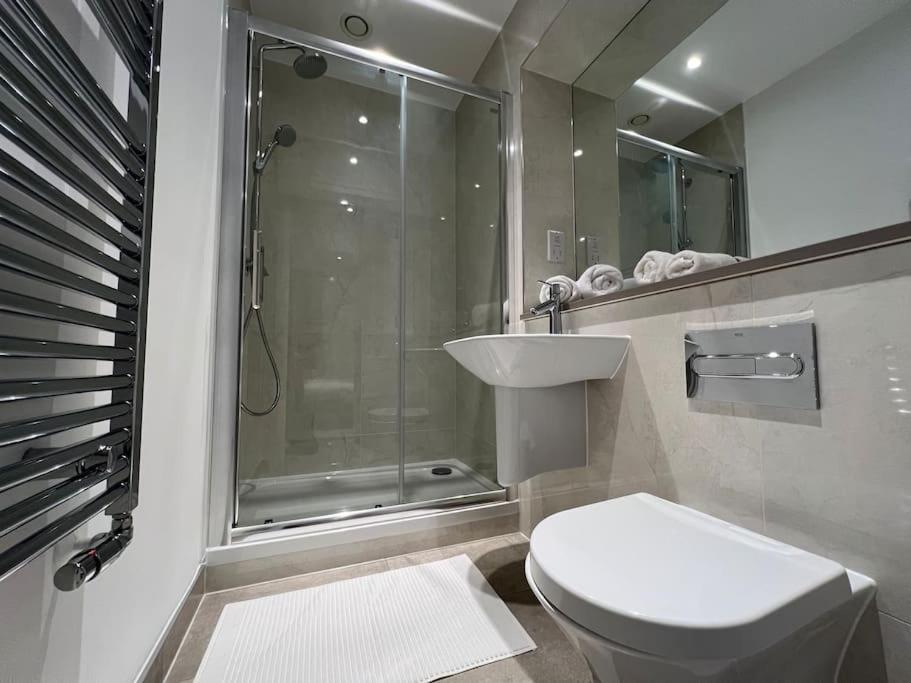 2 Bed Penthouse Style Apartment London Exterior photo