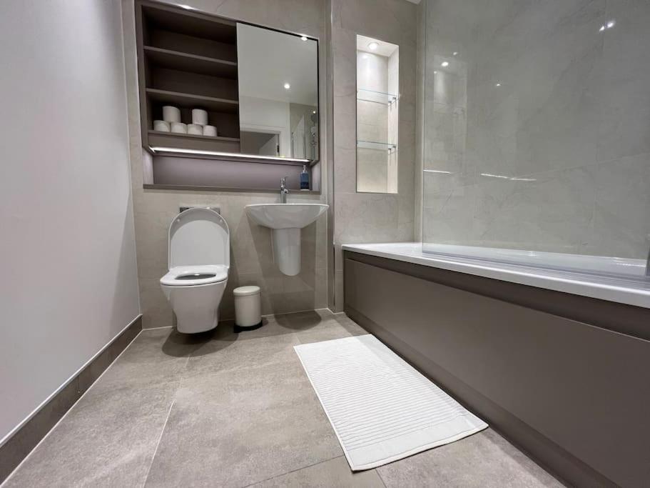 2 Bed Penthouse Style Apartment London Exterior photo