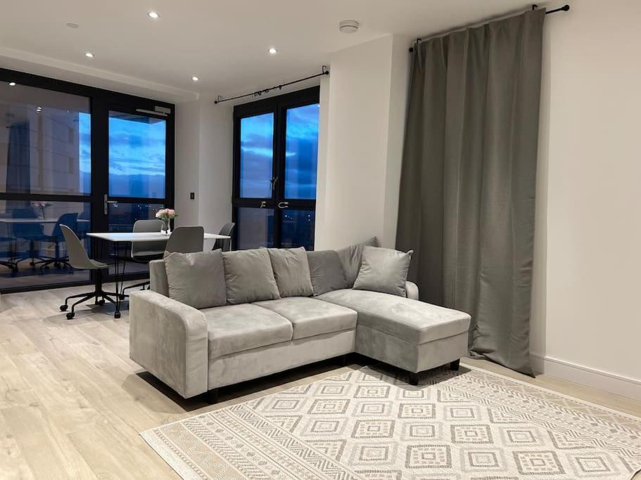 2 Bed Penthouse Style Apartment London Exterior photo